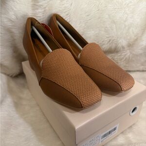 Benassal Women’s Block Heel Brown Loafers. Size 9.5 NWT